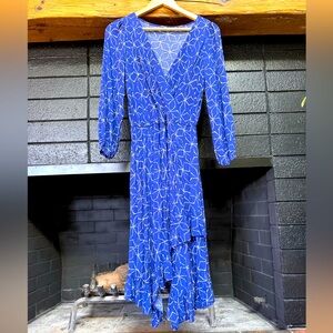 Beautiful blue dress, size medium, 3/4 sleeve and mid shin length